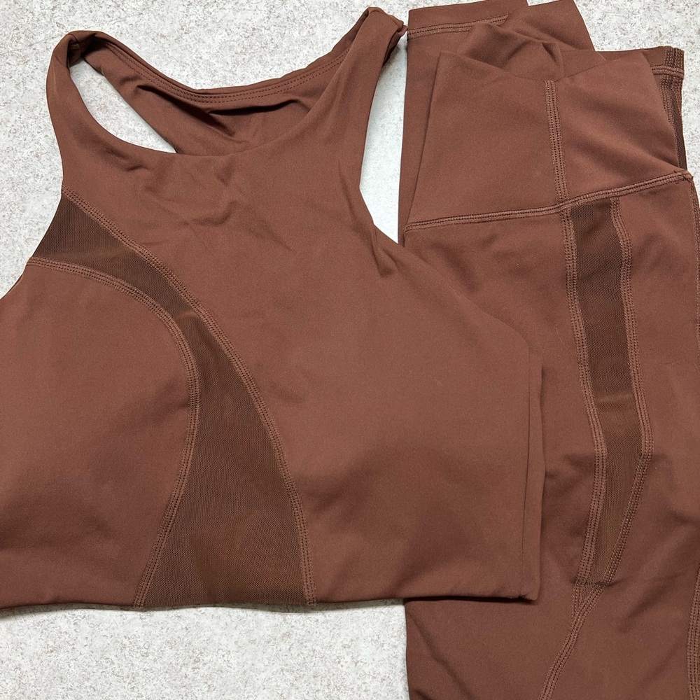 BuffBunny Brown High-Neck Sports Bra & Leggings Set